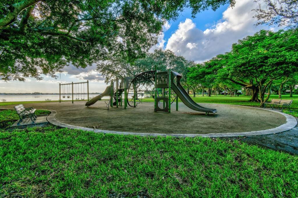 Tropical Beach & Lakefront Home 西棕榈滩 外观 照片